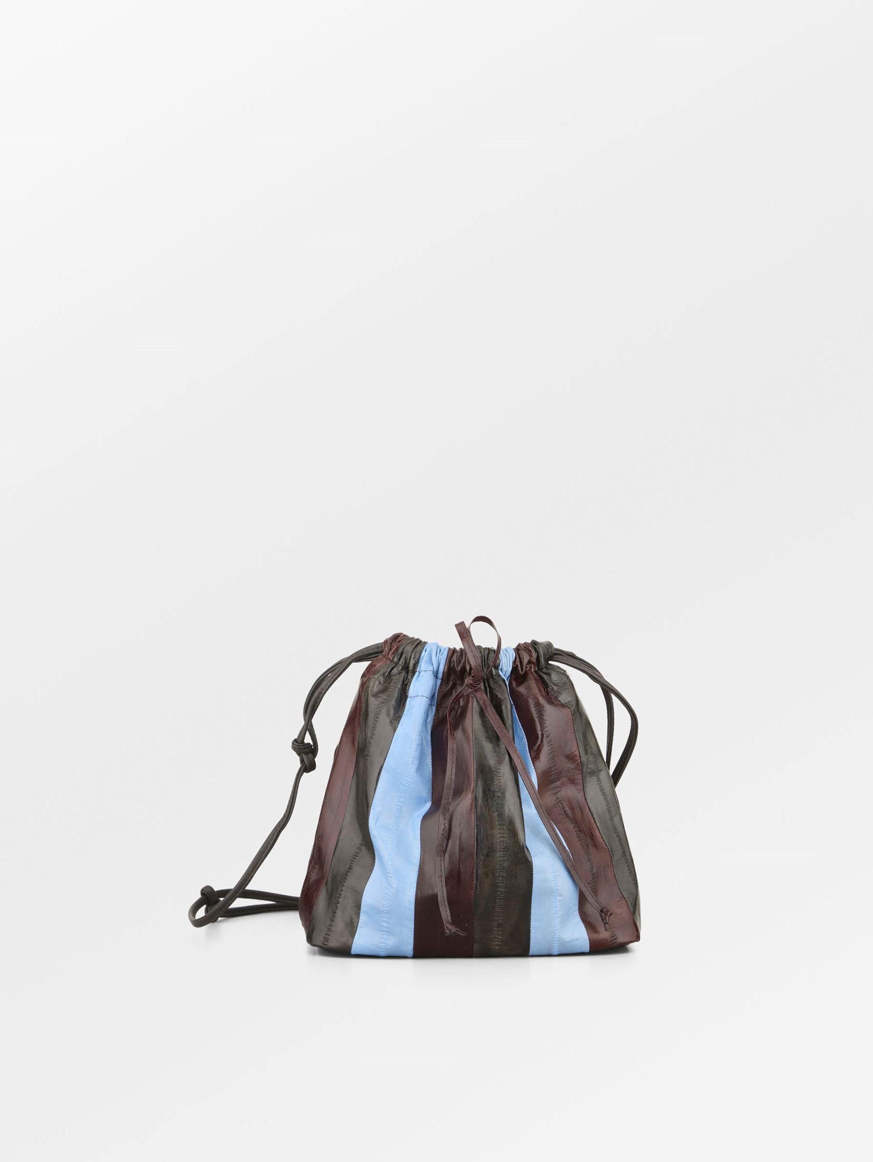 becks-ndergaard-patchwork-gila-tasche-stillwater-blue-aalleder image 1