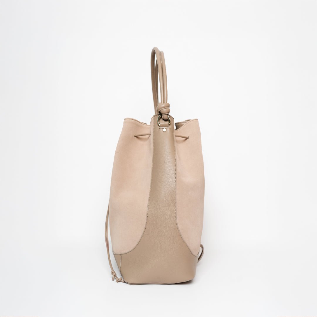 ann-kurz-tall-saku-beuteltasche-suede-caramelo image 3