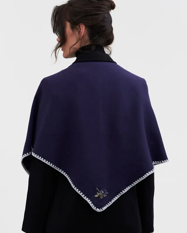 fable-blanket-stitch-triangle-scarf-tuch-blau image 1