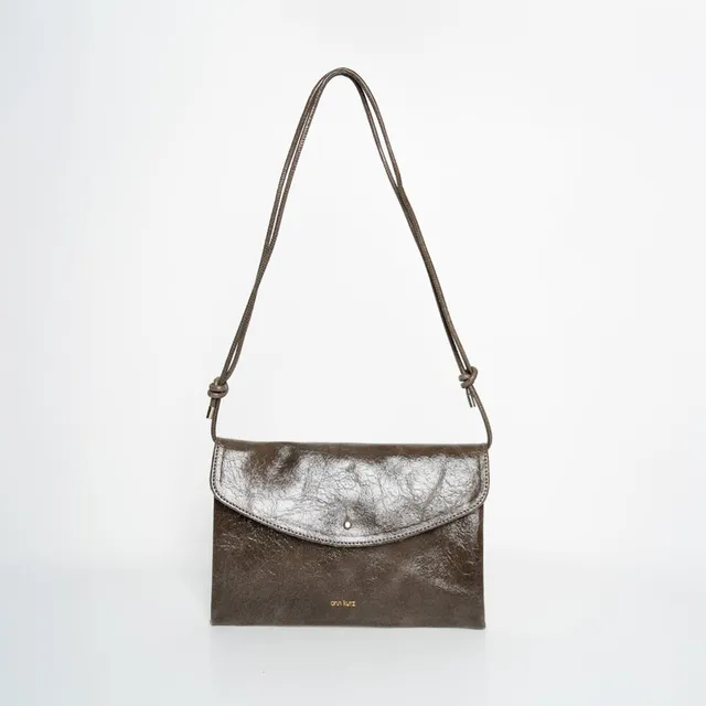 ann-kurz-cute-clutch-lackleder-clutch-fango-kartenfach image 1