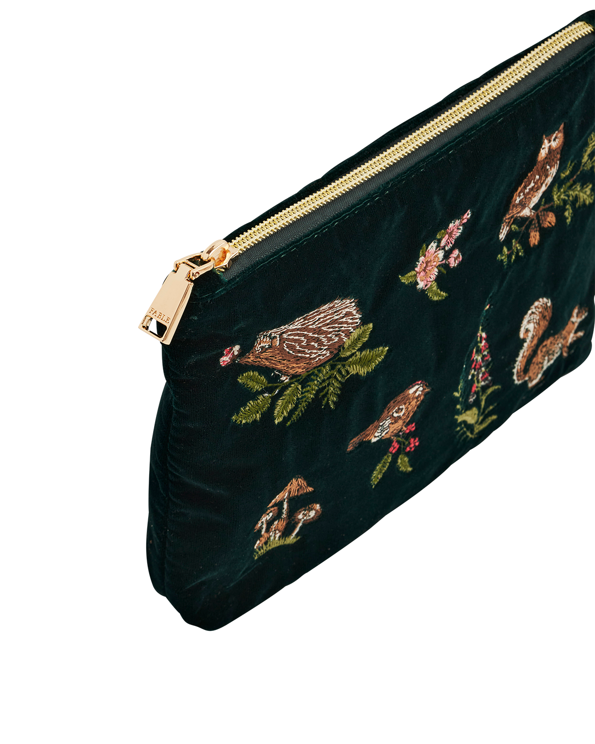 fable-england-meadow-scene-pouch-samt-waldgr-n-bestickt image 6