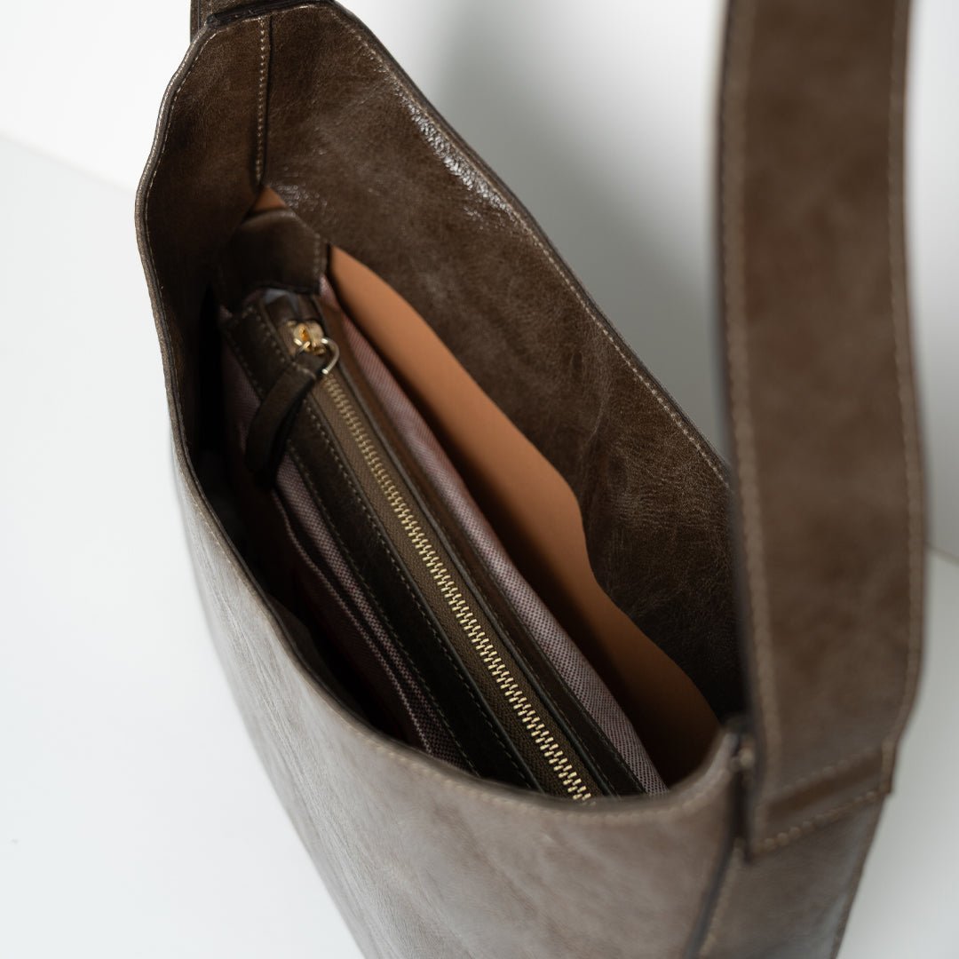 ann-kurz-versatile-hobo-shopper-lackleder-fango image 2