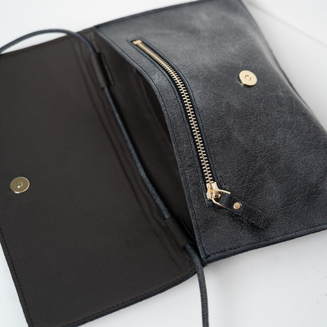ann-kurz-thin-clutch-clutch-lackleder-navy image 3