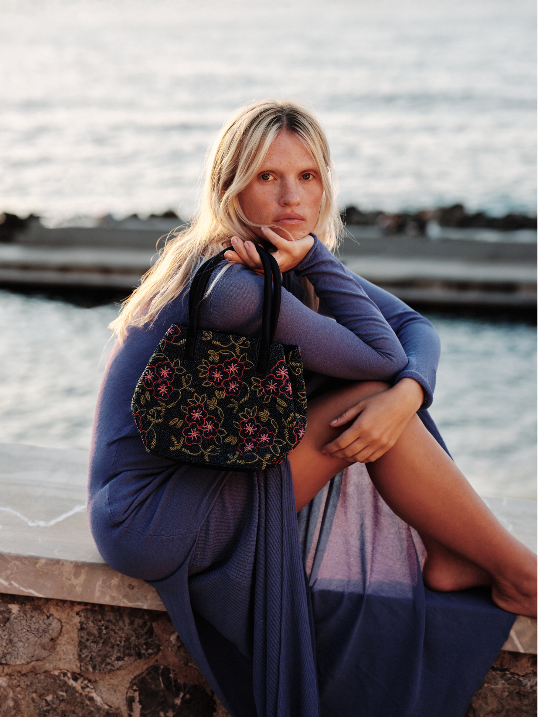 becks-ndergaard-efloria-fiona-perlen-tasche-blau-18x20 image 2
