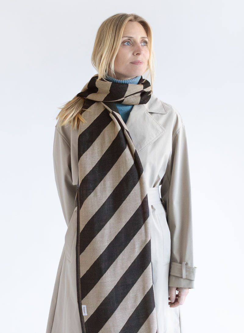 djian-bold-stripes-schal-merinowolle-beige-schwarz image 1