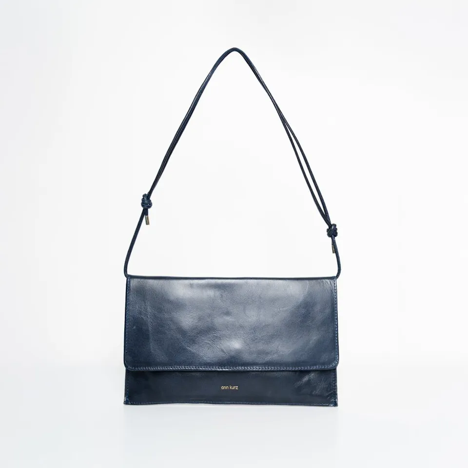 ann-kurz-thin-clutch-abendtasche-nappa-navy-blau image 1