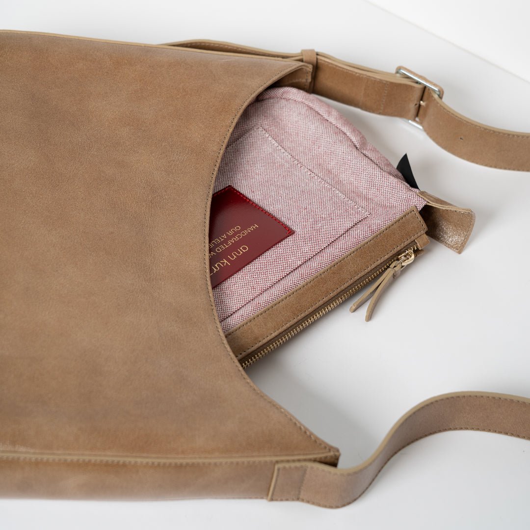 ann-kurz-versatile-hobo-shopper-taupe-patent-verstellbar image 2