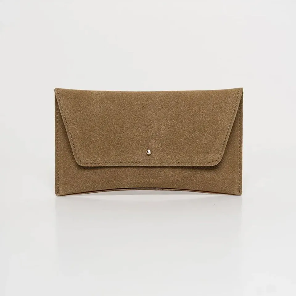 ann-kurz-mini-envelope-geldb-rse-recycled-suede-taupe image 1