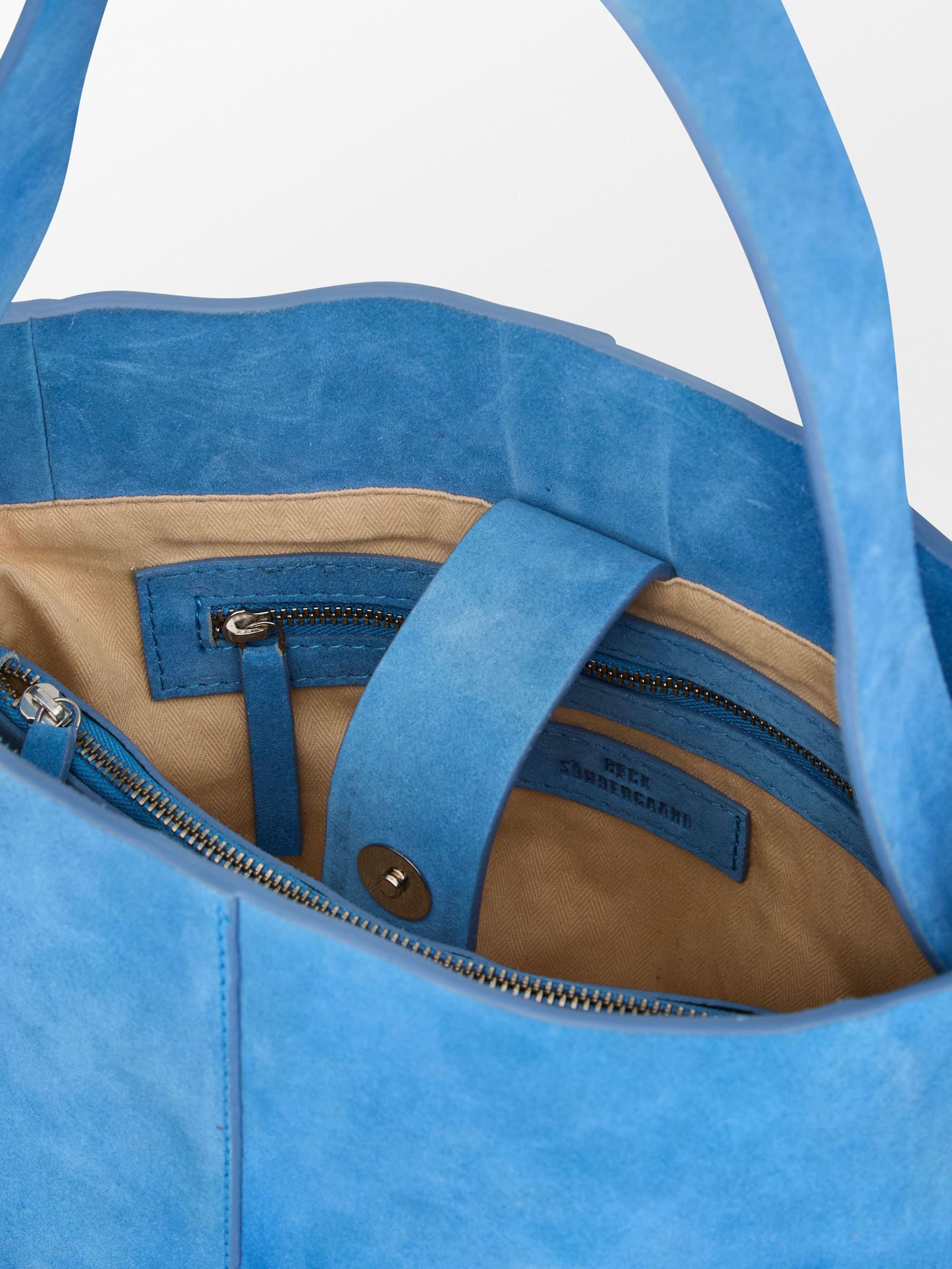 becks-ndergaard-suede-fraya-sea-tasche-azure-blue-24x22 image 3