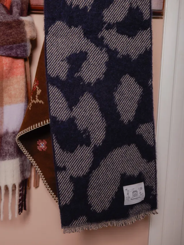 becks-ndergaard-graphileola-wool-schal-blau-leo-210-cm image 1