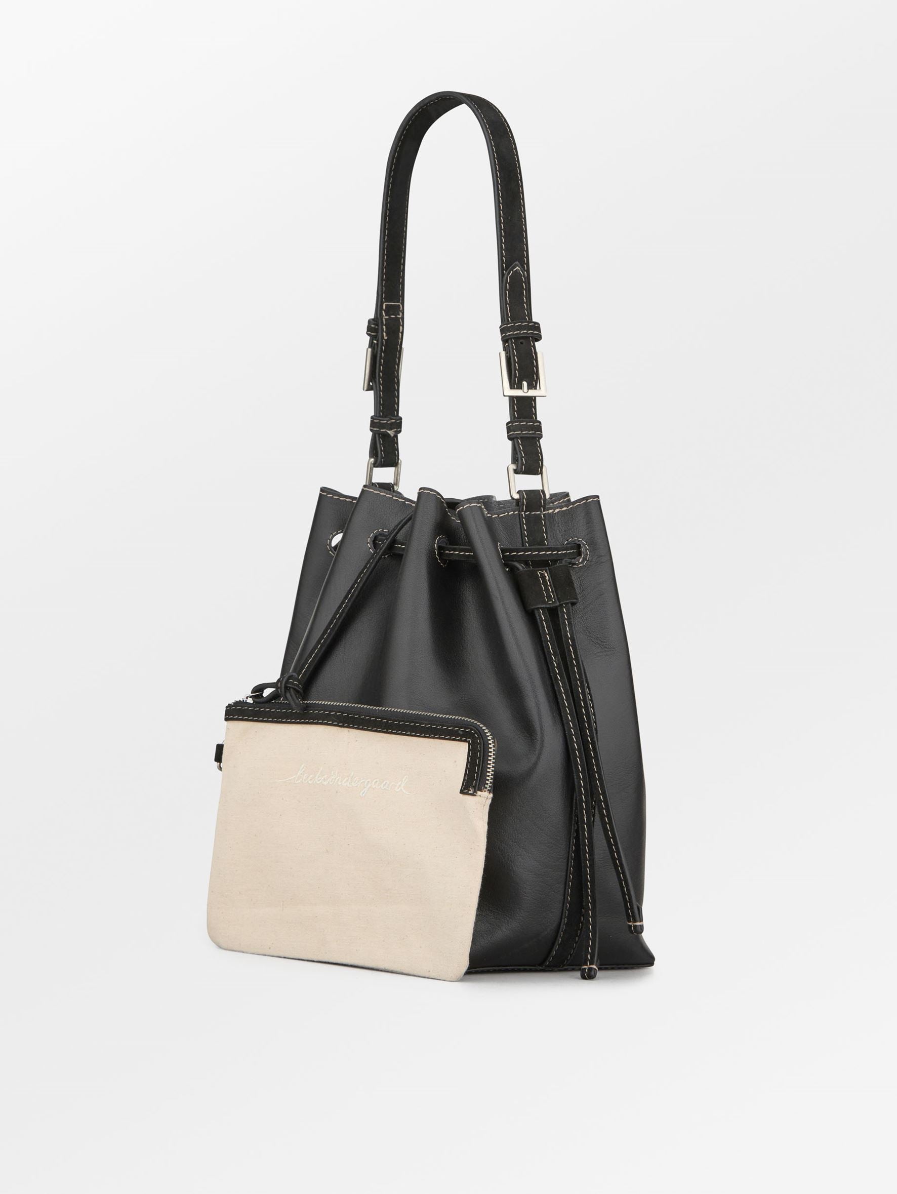 becks-ndergaard-smooth-bucket-bag-leder-schwarz-24x30 image 4