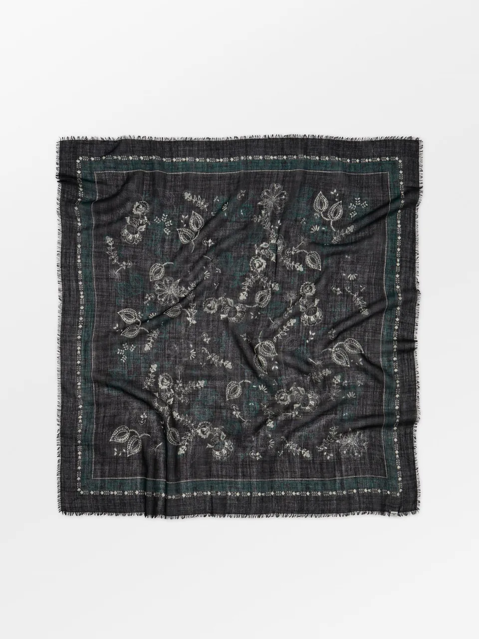 becks-ndergaard-dotted-flora-woo-scarf-schal-wolle-schwarz-90x90 image 1