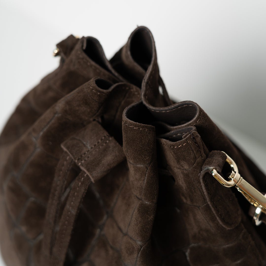 ann-kurz-saku-beuteltasche-mocha-croco-veloursleder image 2