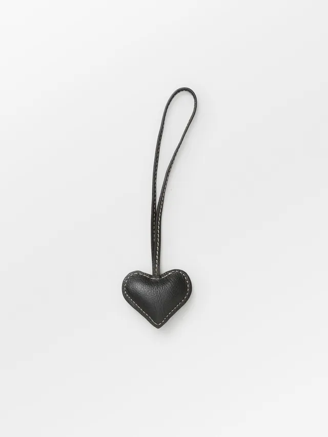 becks-ndergaard-heart-bag-charm-leder-schwarz-7x6-cm image 1