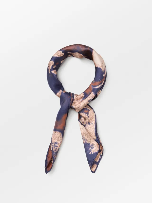 becks-ndergaard-tinea-tiedye-sia-seidenschal-blau-65x65 image 1