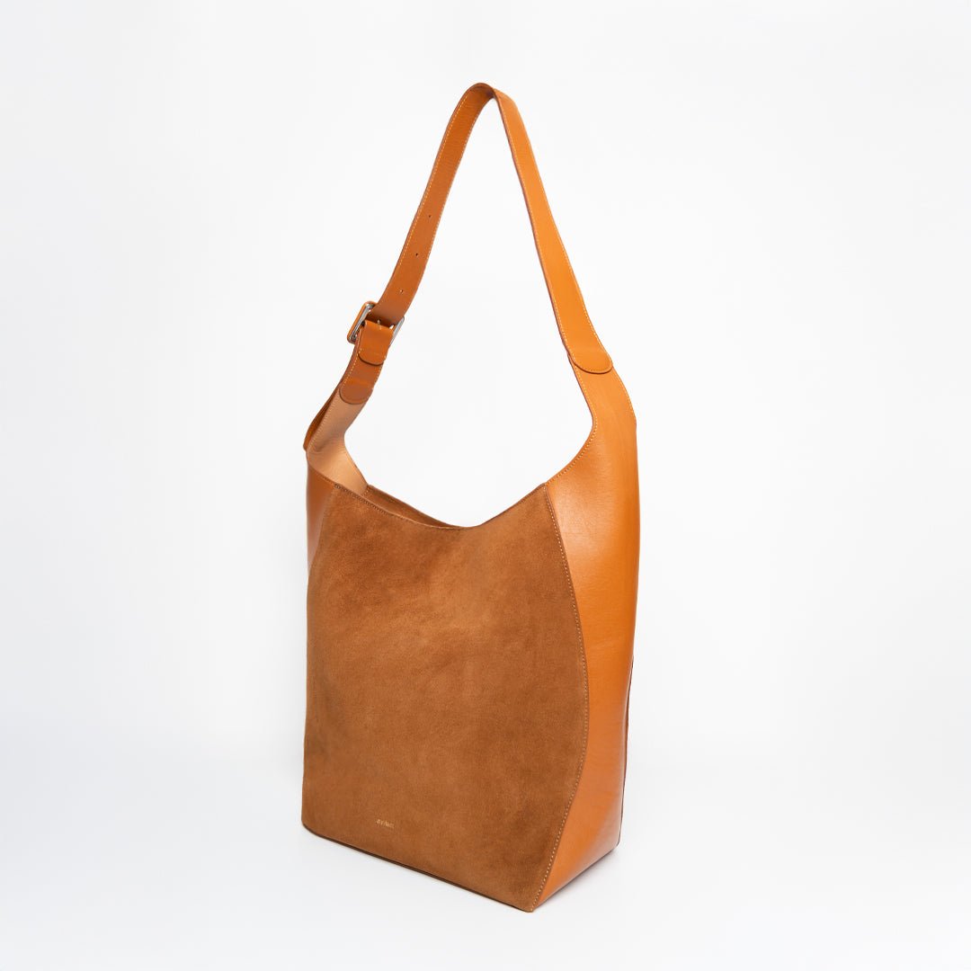ann-kurz-vertical-shopper-tasche-suede-mix-brown-laptop image 3