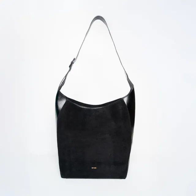 ann-kurz-vertical-shopper-tote-schwarz-suede-mix-laptopfach image 1