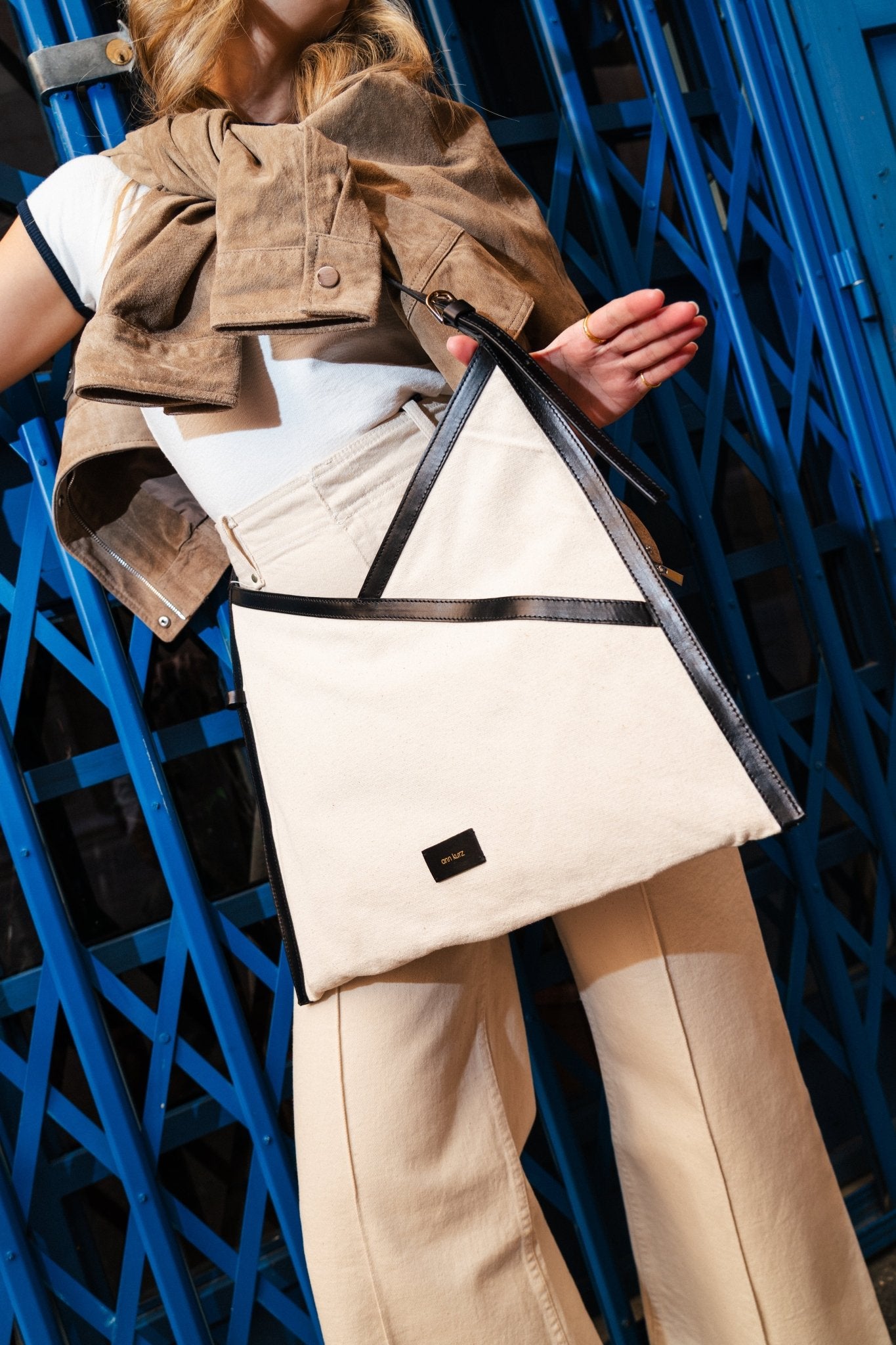 ann-kurz-split-shape-tote-shopper-linen-beige image 3