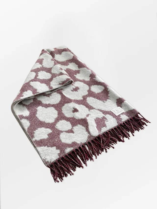 becks-ndergaard-graphileola-wolldecke-fig-red-130x180 image 1