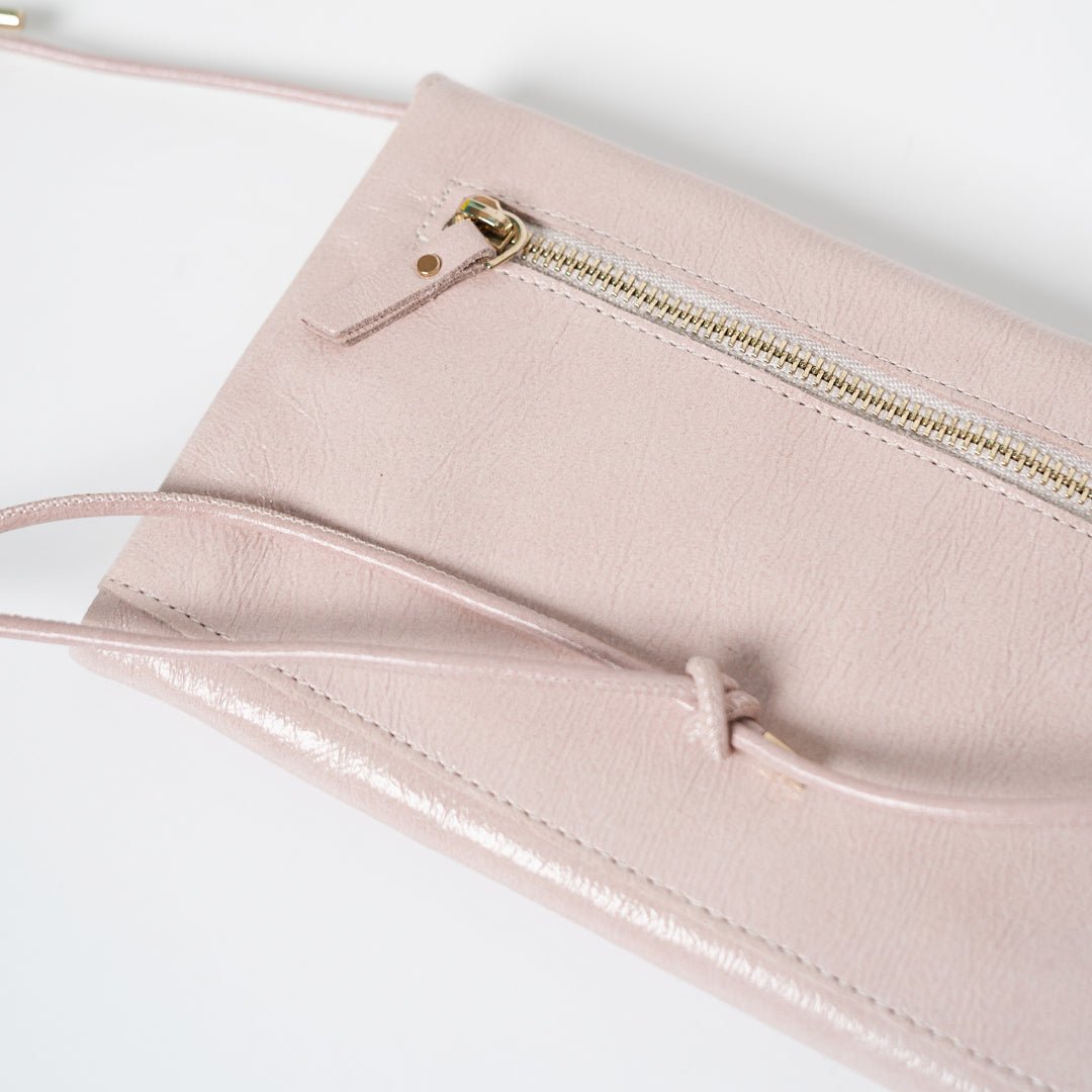 ann-kurz-cute-clutch-lackleder-clutch-fango-kartenfach image 7