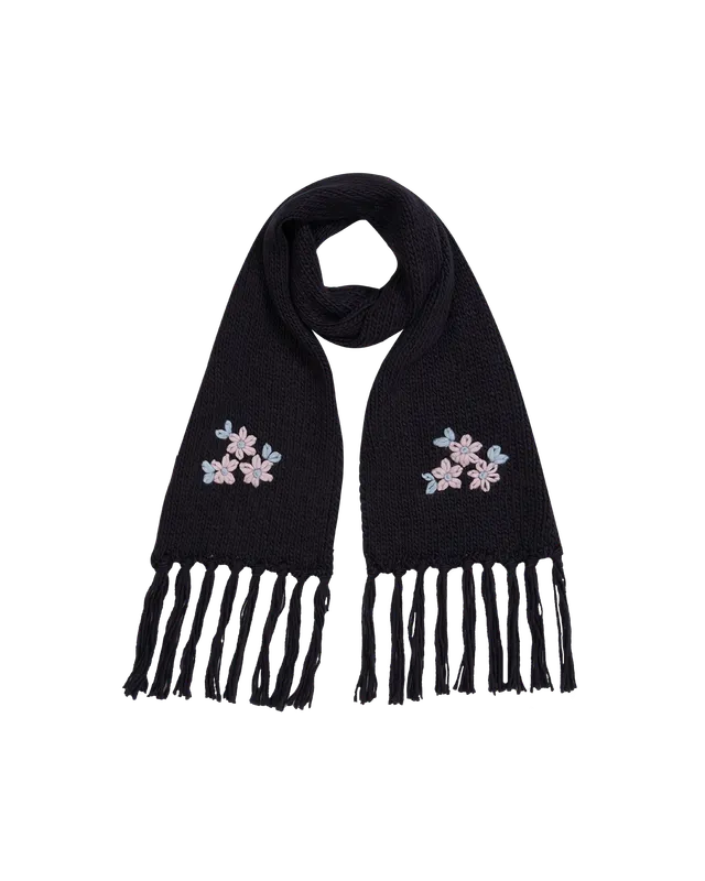 fable-england-scarves-forget-me-not-strickschal-navy image 1