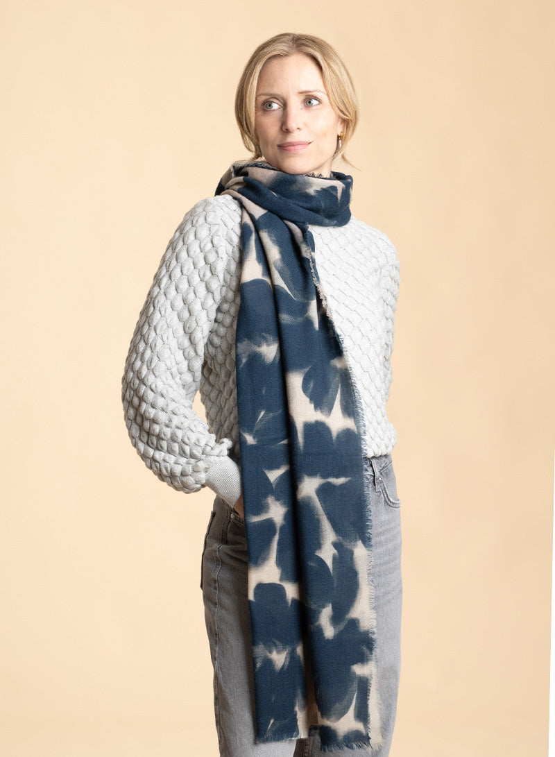 djian-nami-schal-merinowolle-beige-blau-70-x-180-cm image 3