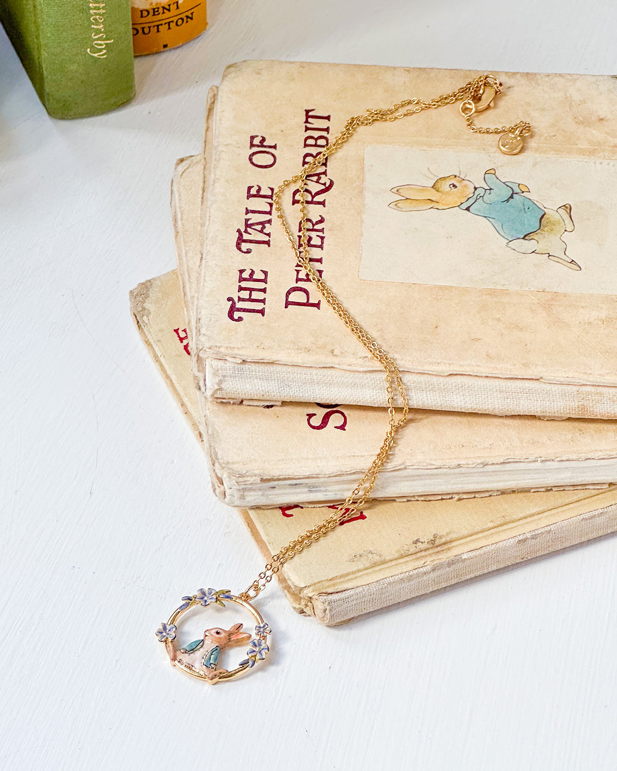 fable-england-peter-rabbit-vergissmeinnicht-kette-gold image 7