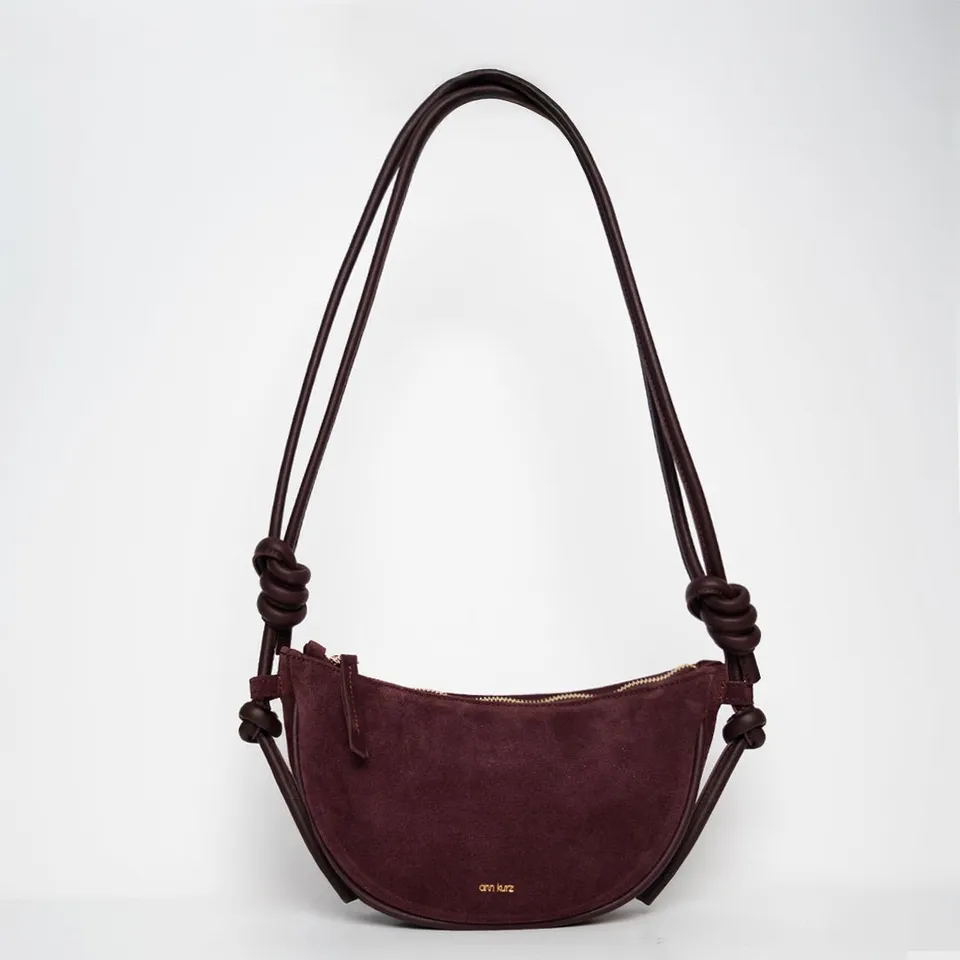 ann-kurz-half-moon-schultertasche-suede-burgundy-mit-rei-verschluss image 1