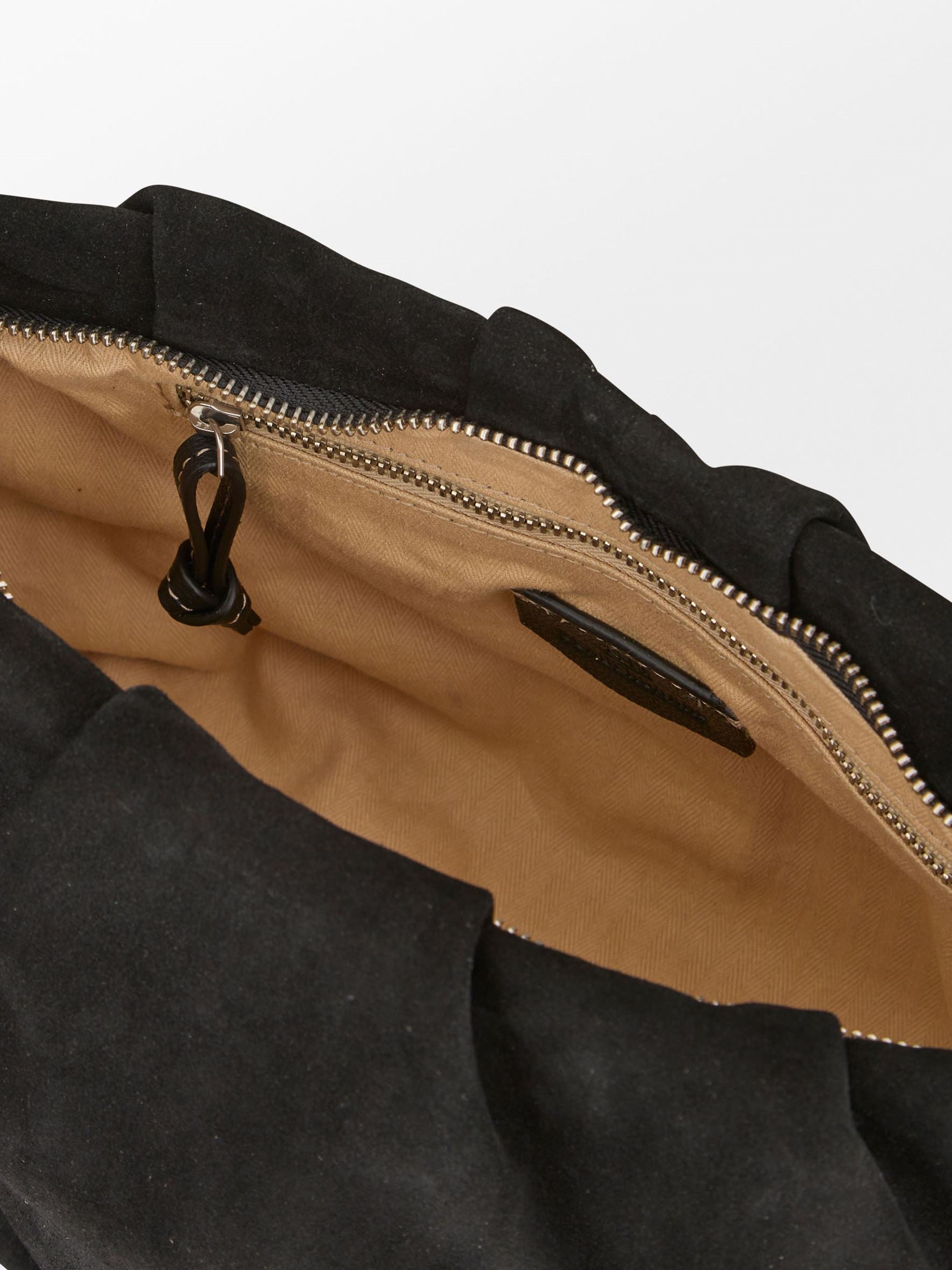 becks-ndergaard-suede-clutch-bag-clutch-schwarz-30x20-wildleder image 3