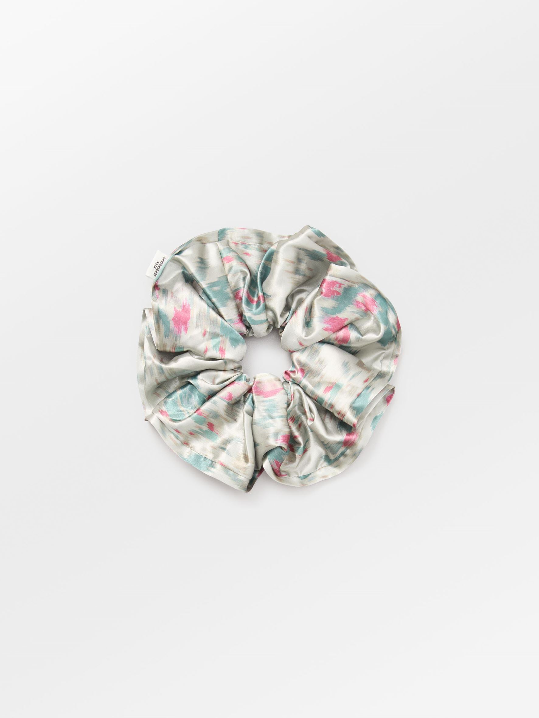 becks-ndergaard-tapelia-luster-scrunchie-haargummi-summer-sand image 1