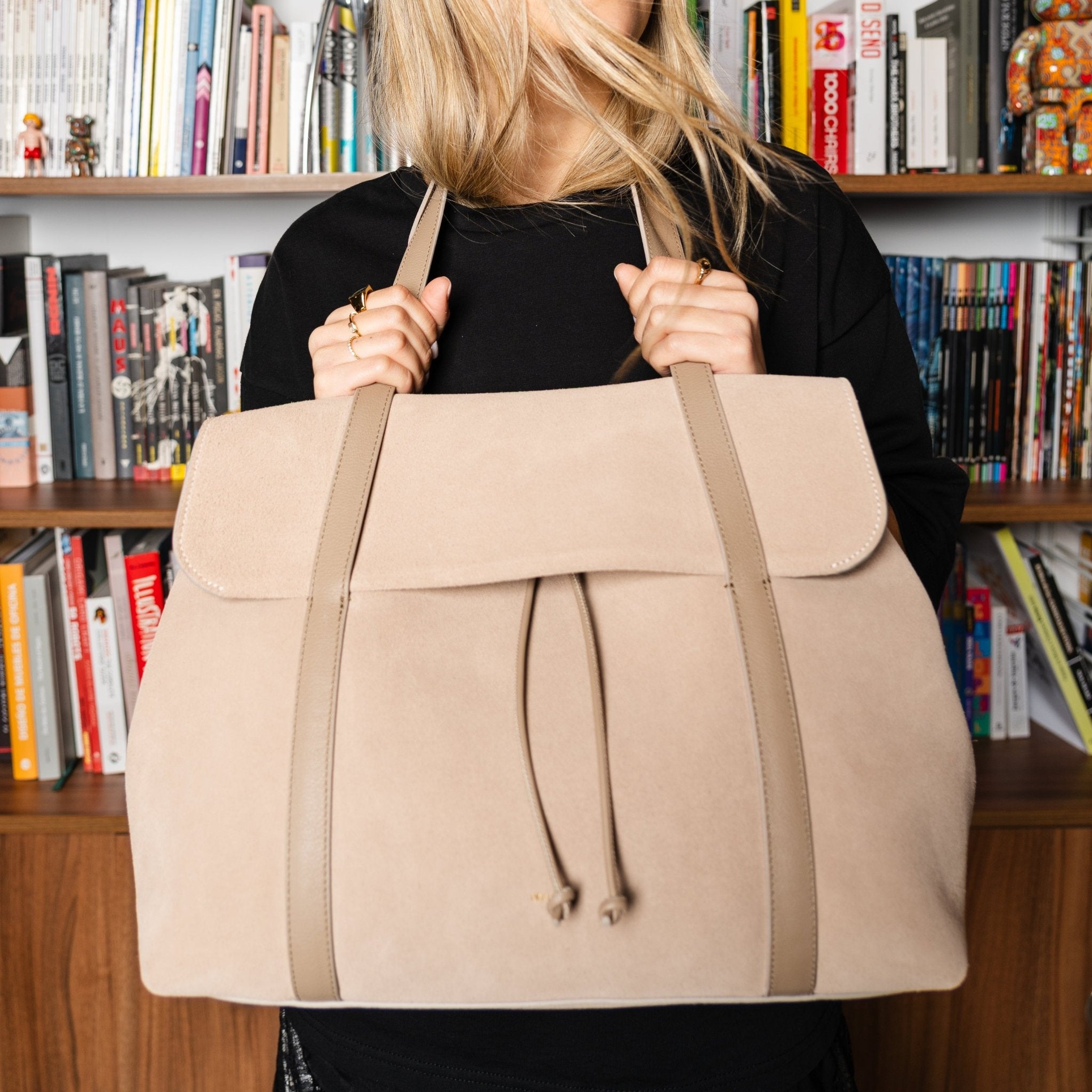 ann-kurz-greatest-shopper-suede-caramelo-laptoptasche-leder image 5