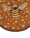 fable-england-bumble-circle-tasche-rund-biene-stickerei image 3