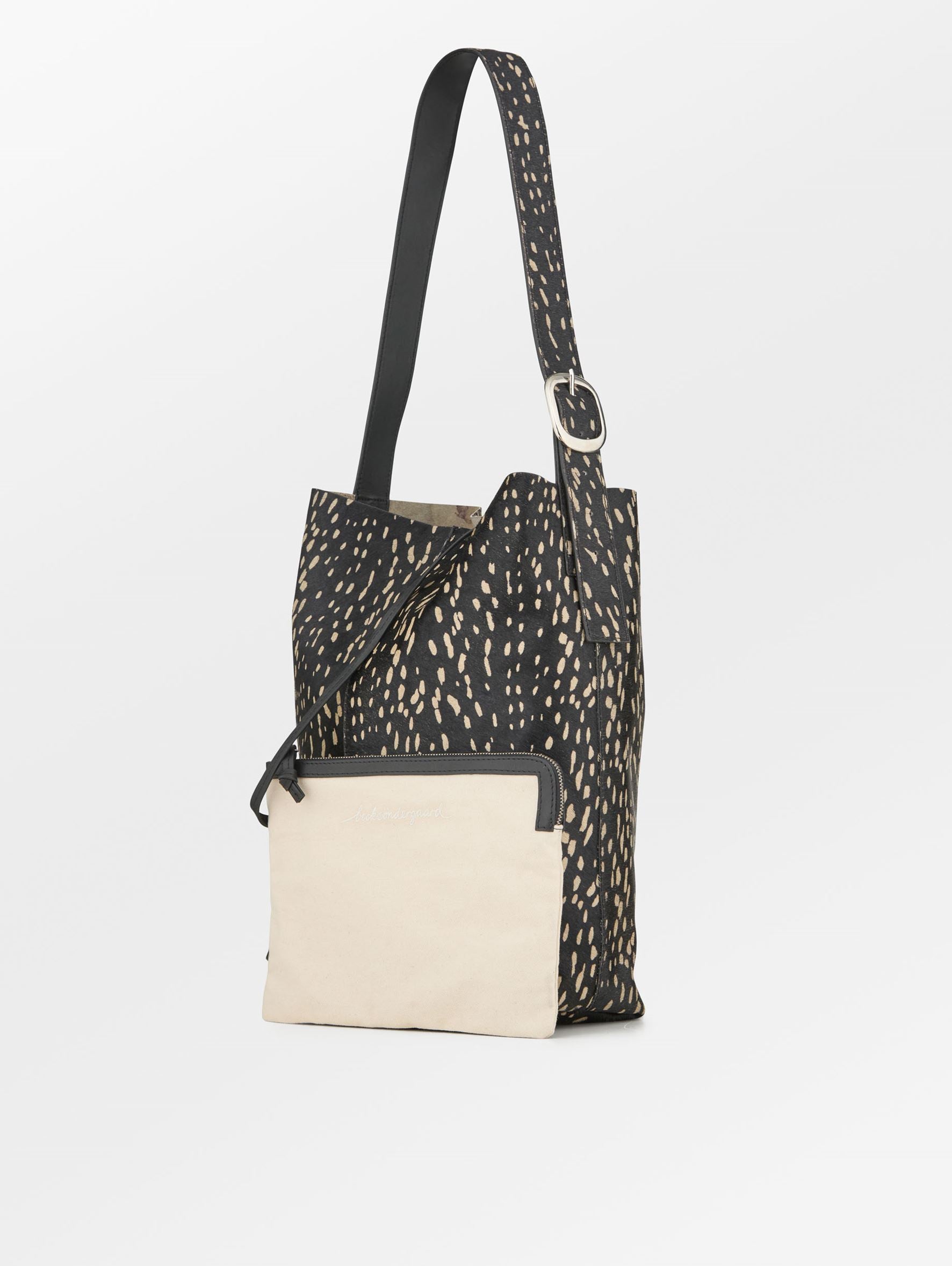 becks-ndergaard-deery-mae-buckle-umh-ngetasche-schwarz-leder image 3