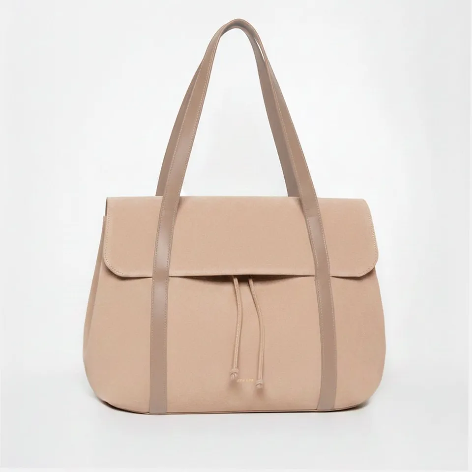 ann-kurz-greatest-shopper-suede-caramelo-laptoptasche-leder image 1