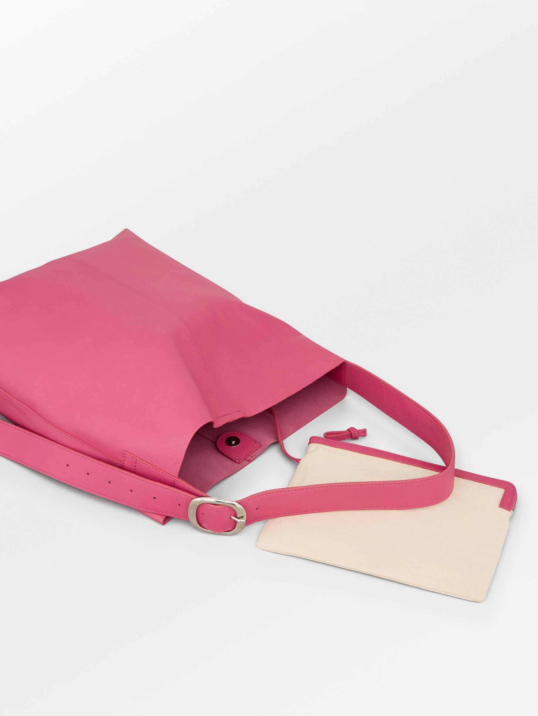 becks-ndergaard-mae-buckle-schultertasche-leder-pink-32x40 image 3