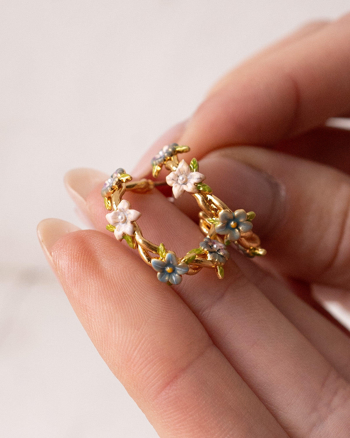 fable-england-wildflower-schmuckset-gold-creolen-armreif image 2