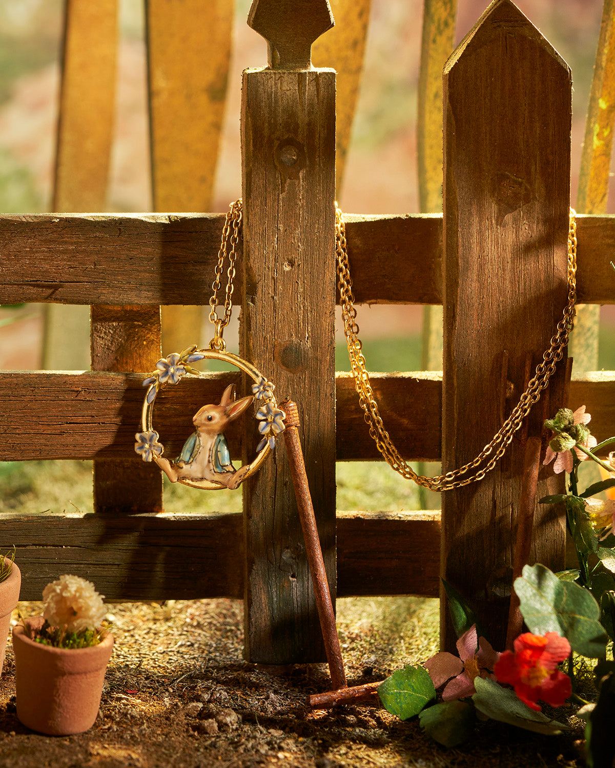 fable-england-peter-rabbit-vergissmeinnicht-kette-gold image 6