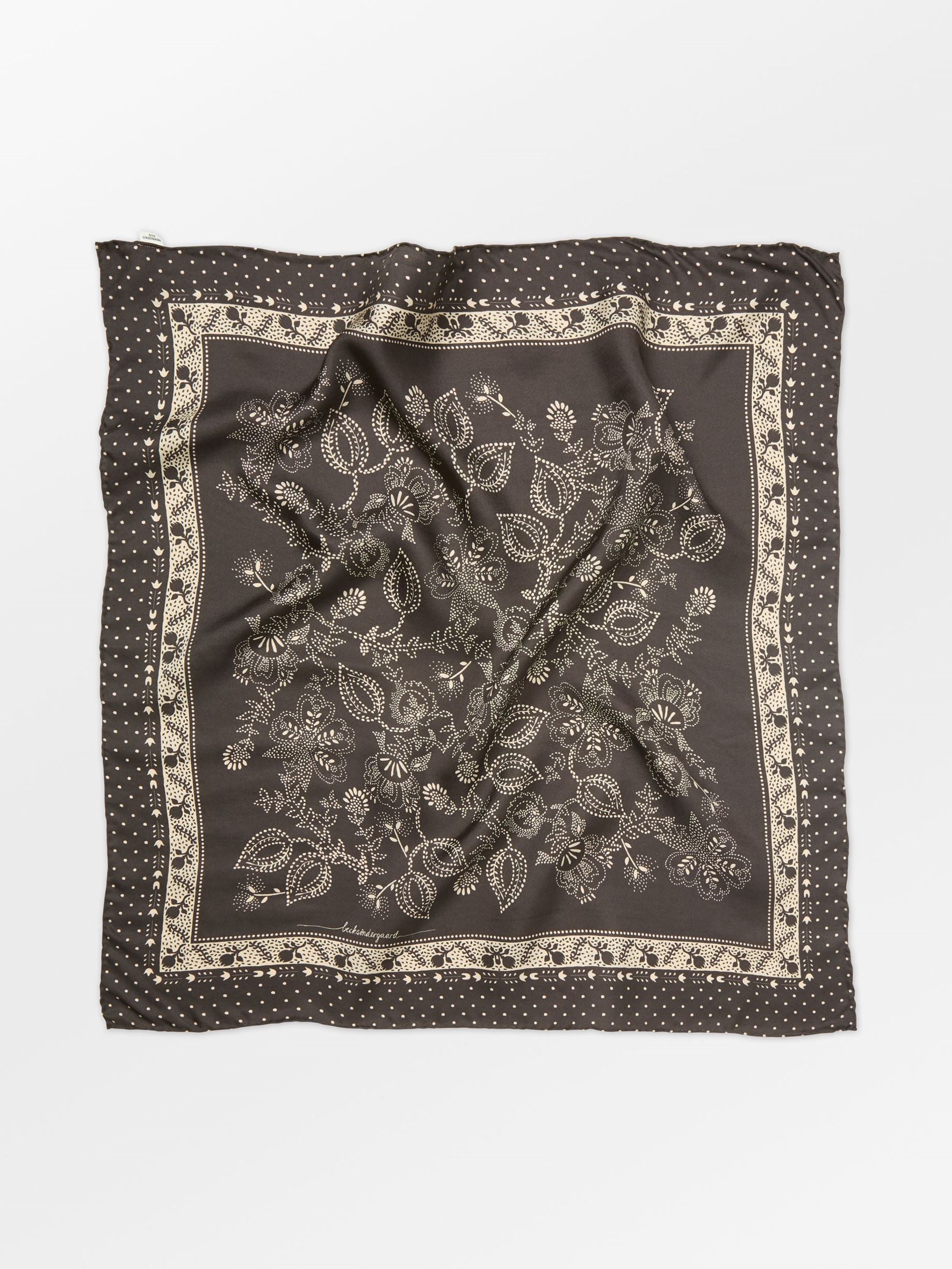 becks-ndergaard-dotted-flora-sia-seidentuch-braun-65x65 image 1