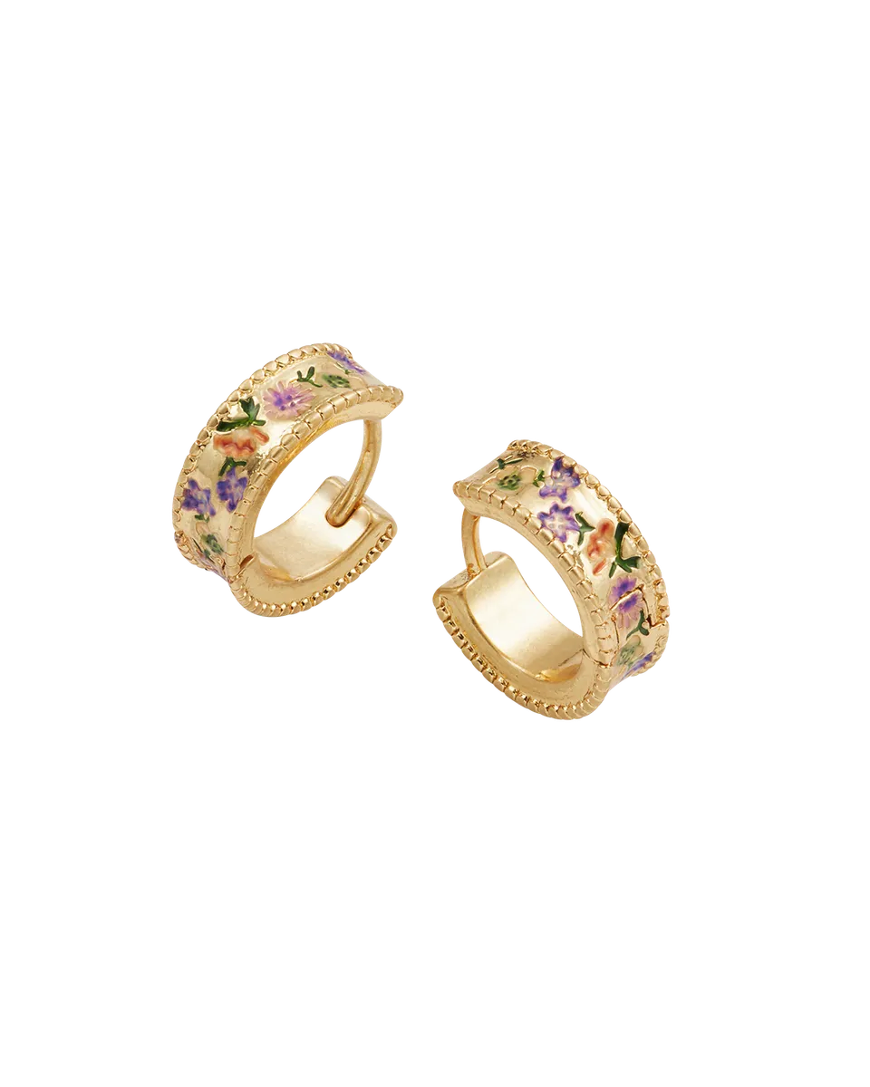 fable-england-folksy-floral-huggie-ohrringe-gold image 1