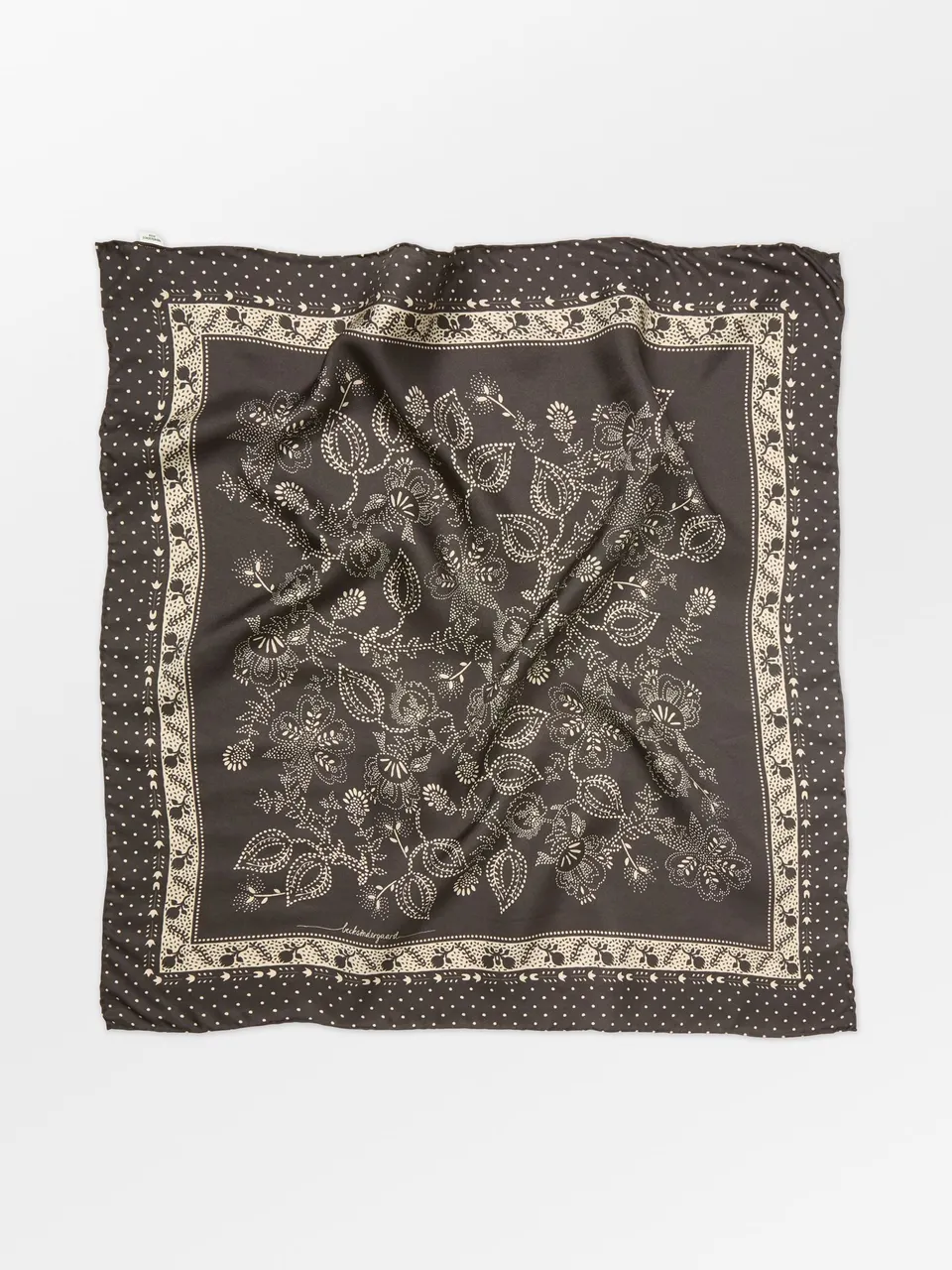 becks-ndergaard-dotted-flora-sia-seidentuch-braun-65x65 image 1