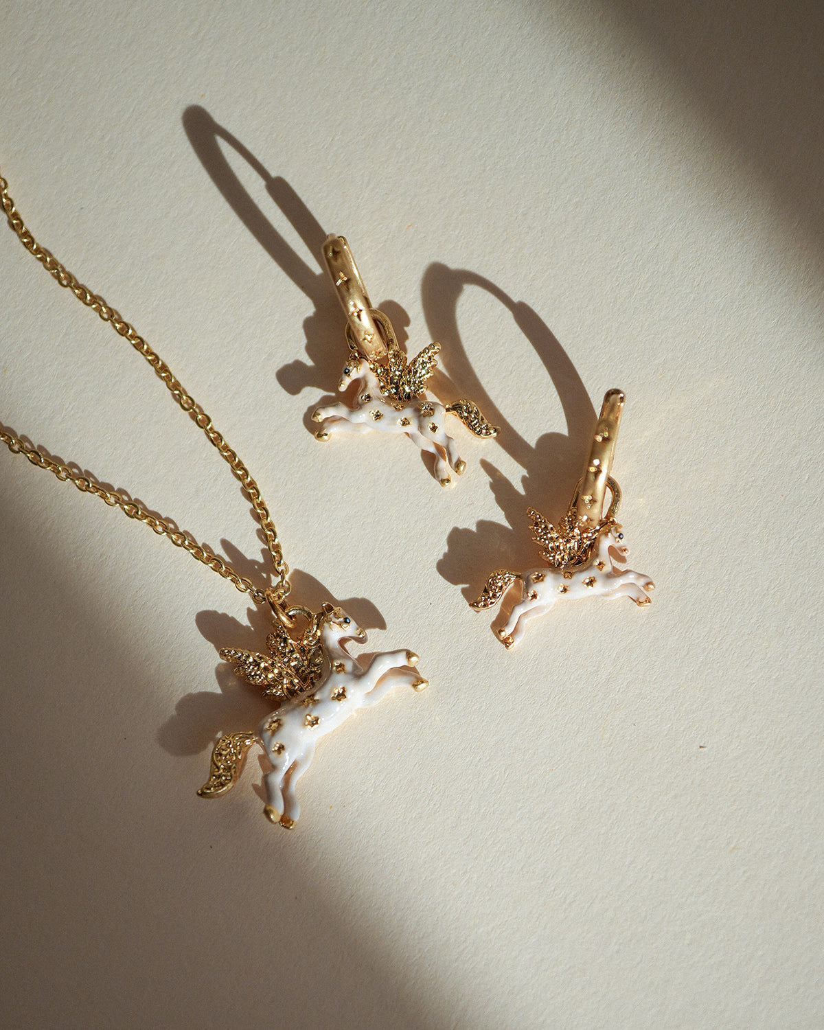 fable-england-jewellery-pegasus-schmuckset-gold-kette-creolen image 3