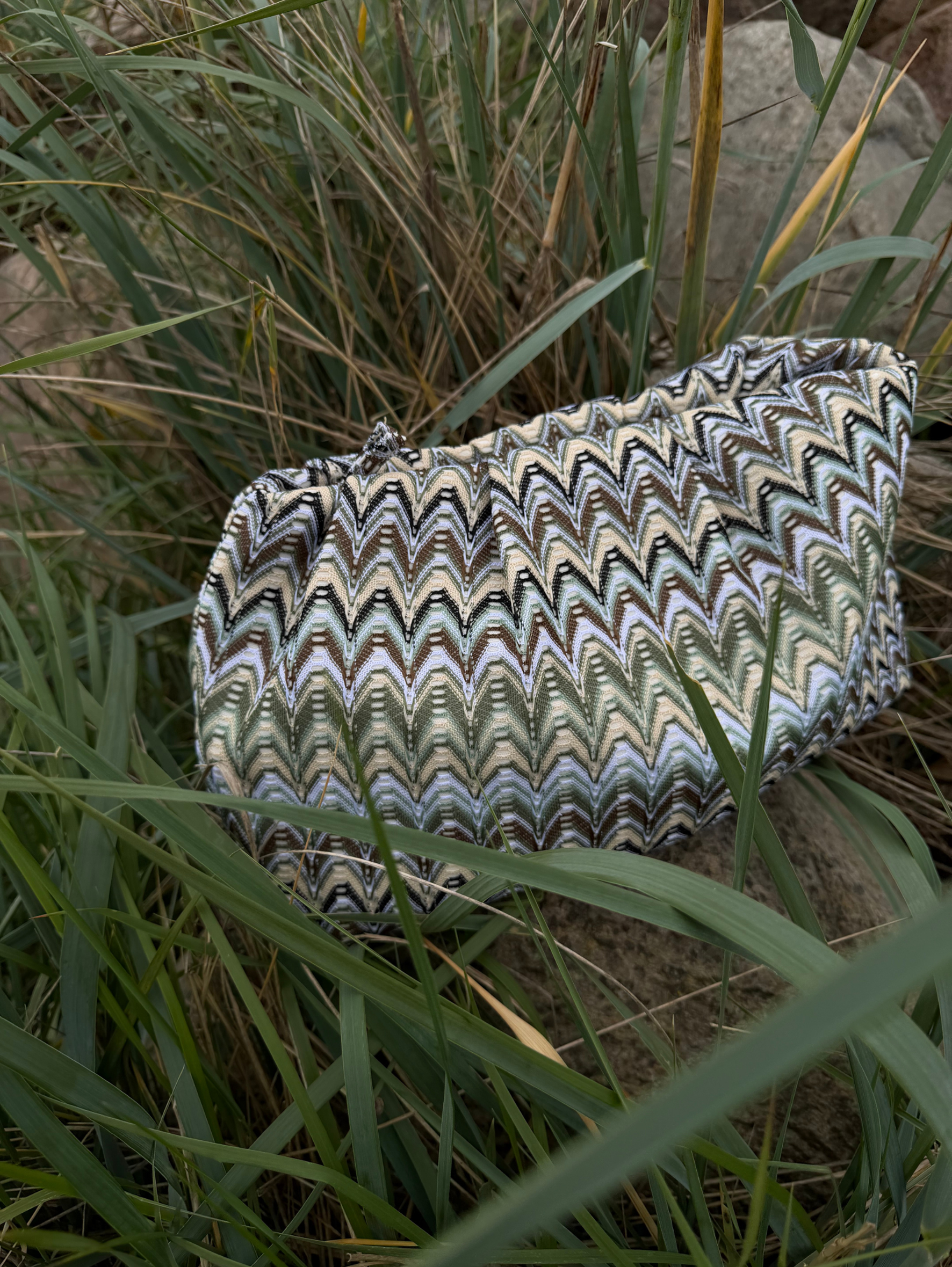 becks-ndergaard-pala-maxi-clutch-tasche-beetle-green-30x20 image 5