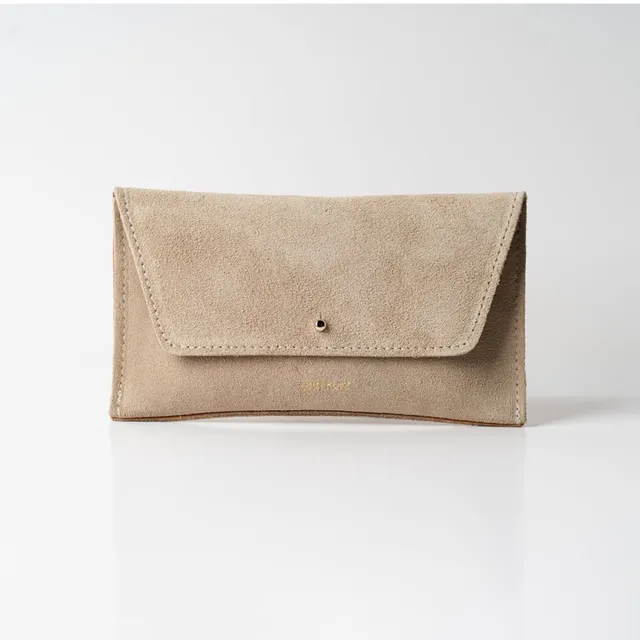 ann-kurz-mini-envelope-geldb-rse-suede-caramelo-cognac image 1