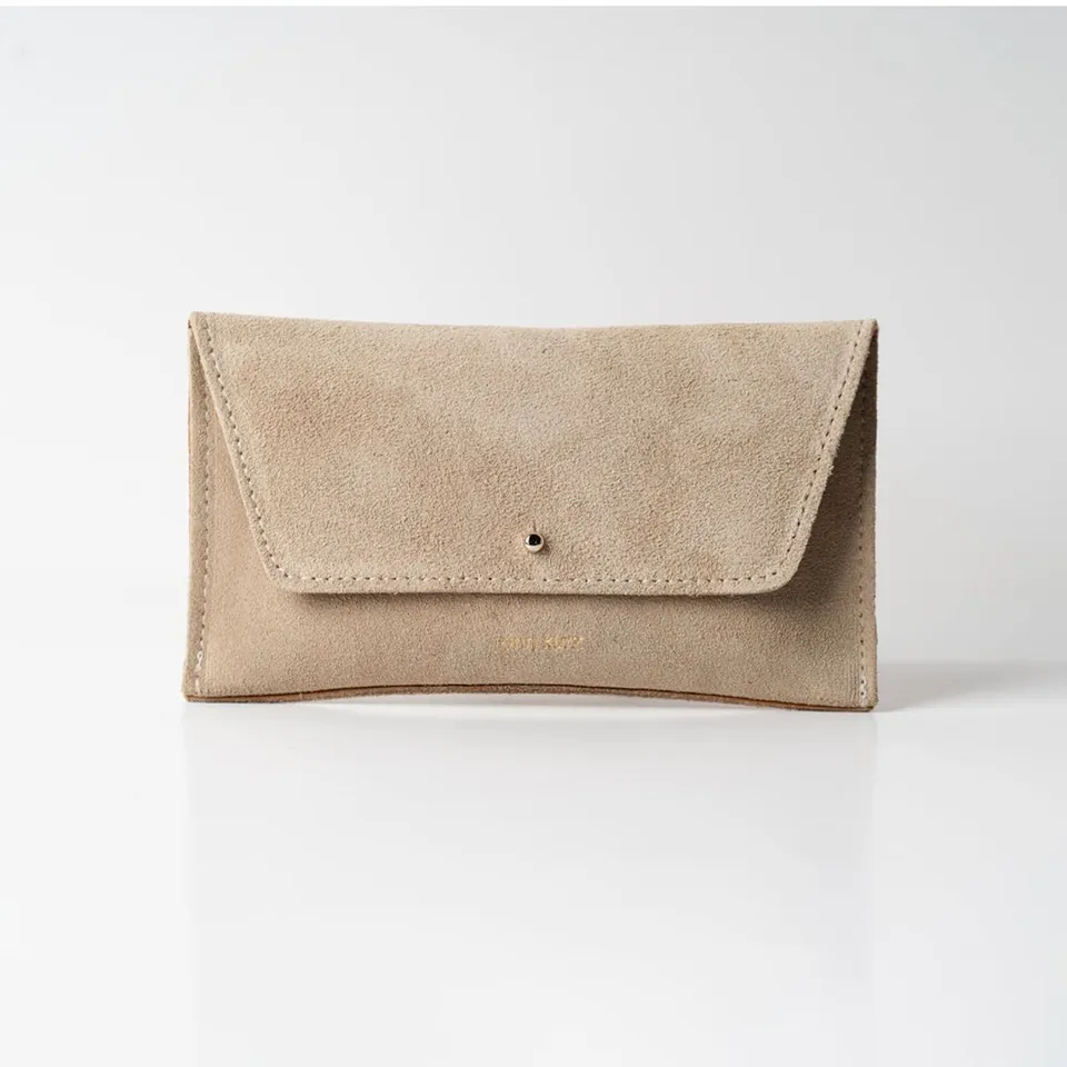 ann-kurz-mini-envelope-geldb-rse-suede-caramelo-cognac image 1