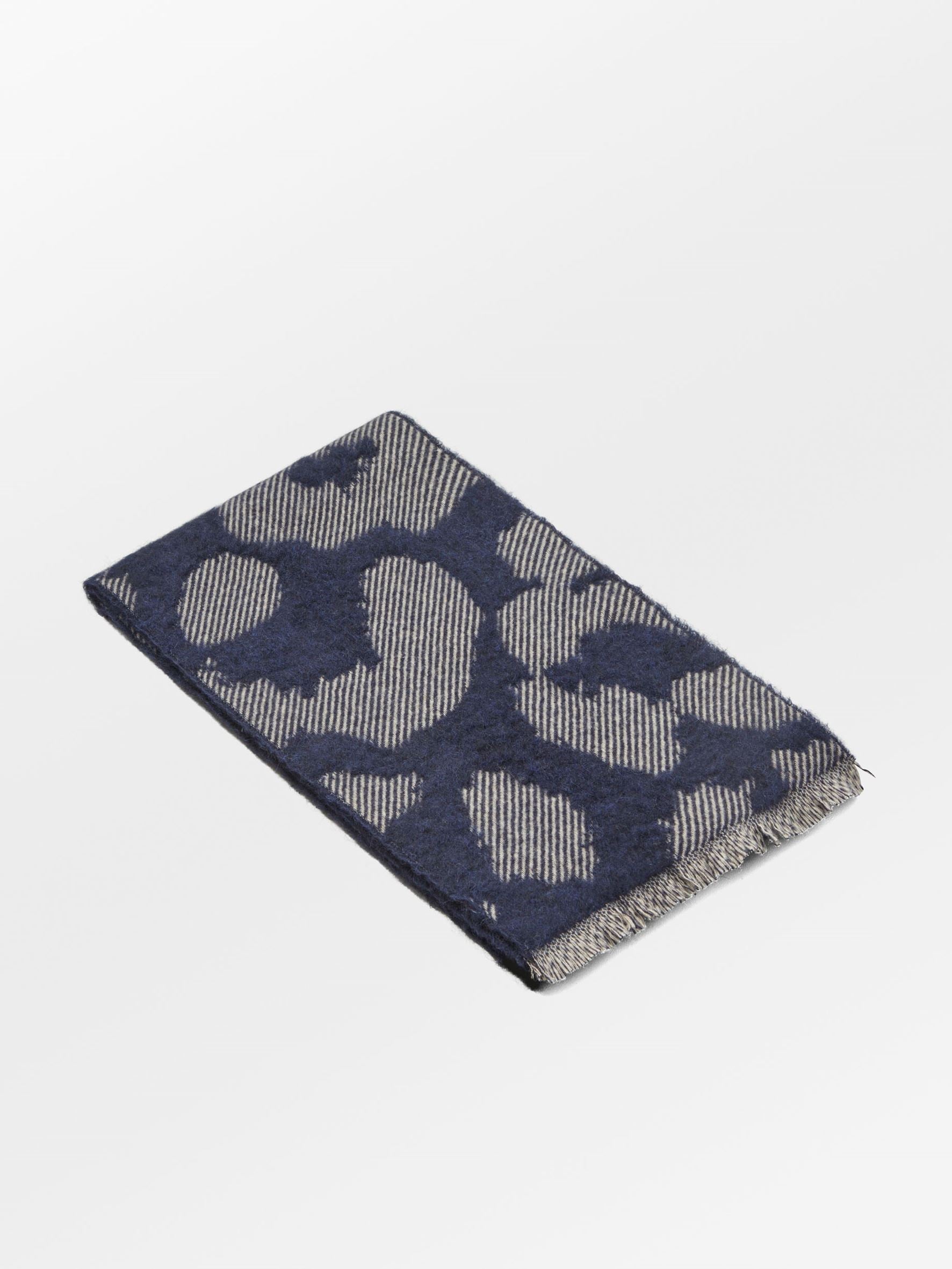 becks-ndergaard-graphileola-wool-schal-blau-leo-210-cm image 2