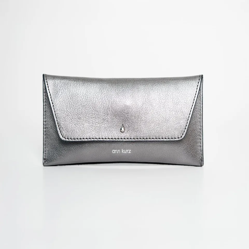 ann-kurz-mini-envelope-geldb-rse-metallic-dunkelsilber image 1