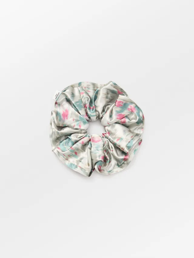 becks-ndergaard-tapelia-luster-scrunchie-haargummi-summer-sand image 1