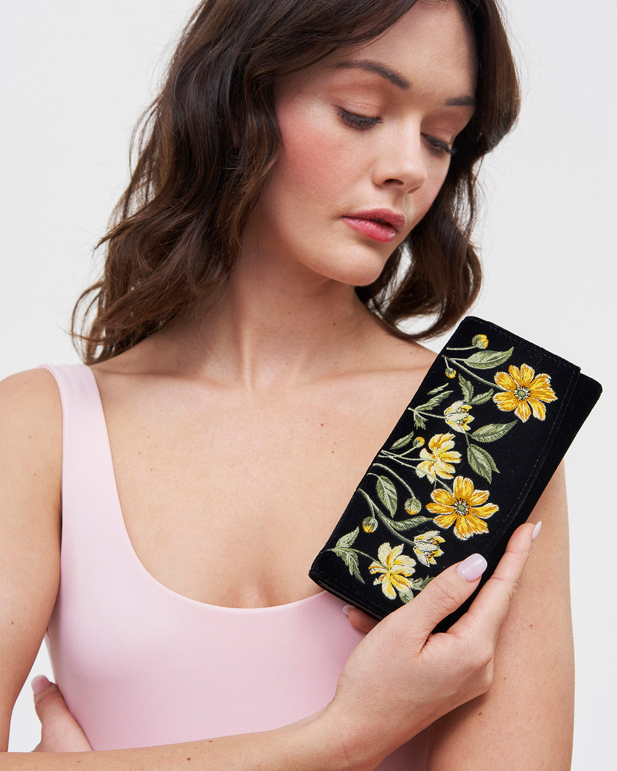 fable-england-botanical-samt-clutch-schwarz-gelb-large image 2