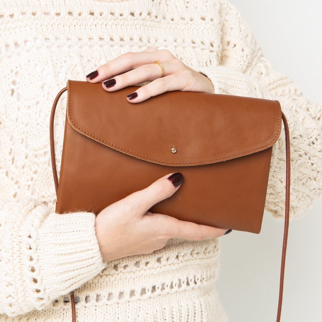 ann-kurz-cute-clutch-clutch-nappa-cuero image 2