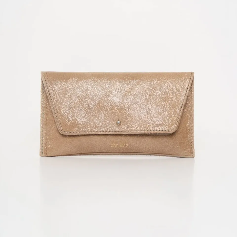 ann-kurz-mini-envelope-patent-taupe-geldb-rse-lack-rei-verschluss image 1